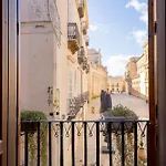 Casa Dei Leoni Balcony On Piazza Duomo Ortigia Syracuse
