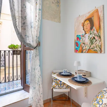 Casa Dei Leoni Balcony On Piazza Duomo Ortigia Hébergement de vacances *