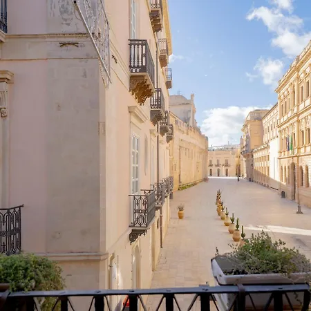 Casa Dei Leoni Balcony On Piazza Duomo Ortigia Syracuse