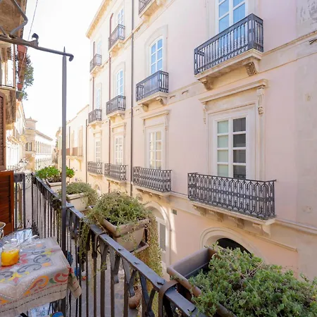 Hébergement de vacances Casa Dei Leoni Balcony On Piazza Duomo Ortigia *