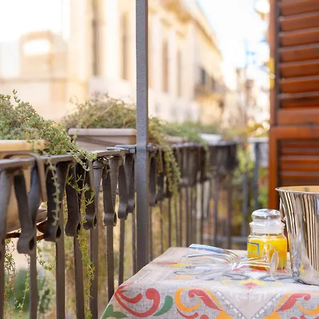 Casa Dei Leoni Balcony On Piazza Duomo Ortigia Hébergement de vacances