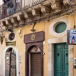 Casa Dei Leoni Balcony On Piazza Duomo Ortigia